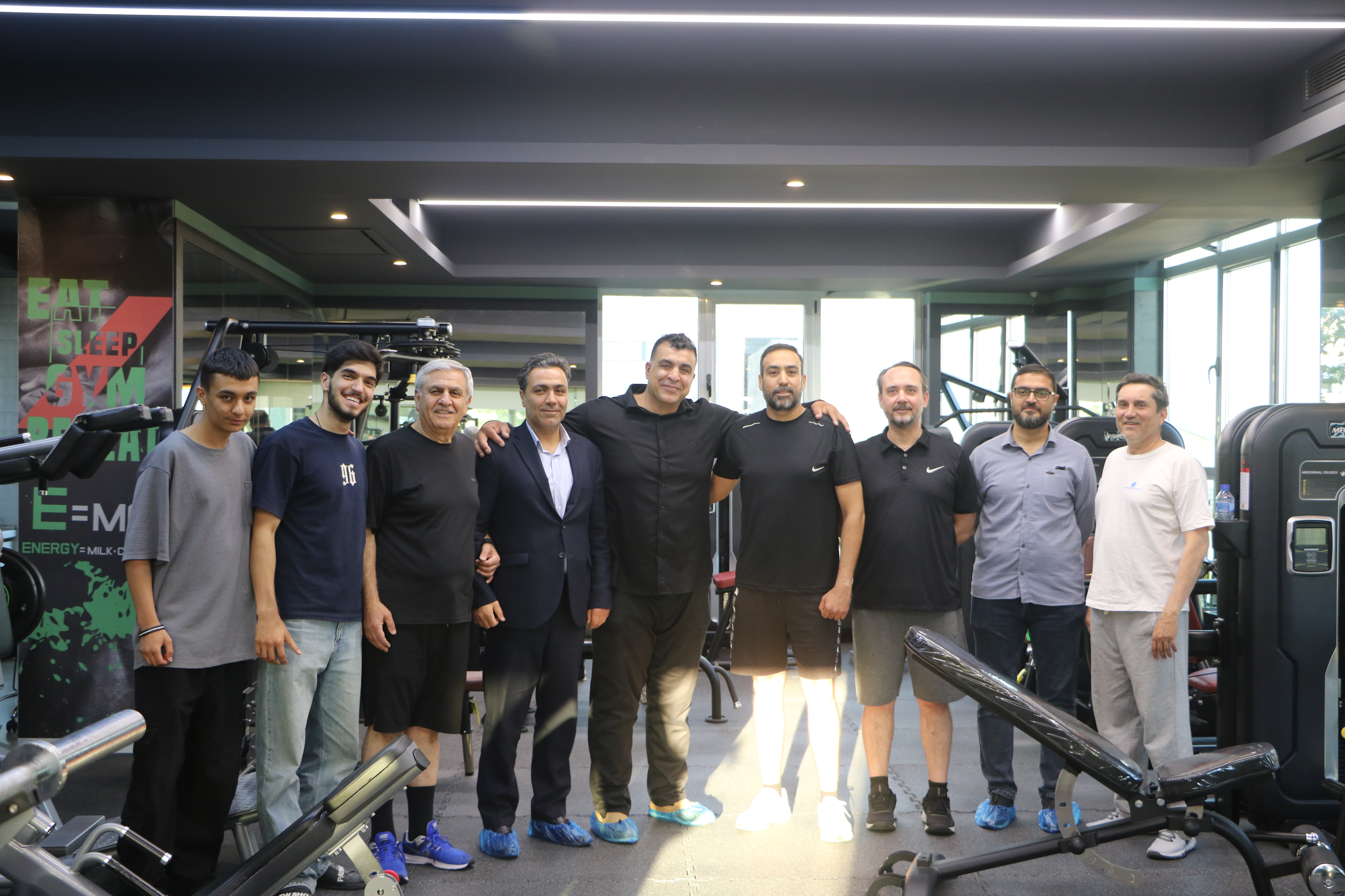 حضور قهرمان جهان مهدی عبدالوند در باشگاه قلب سبز2